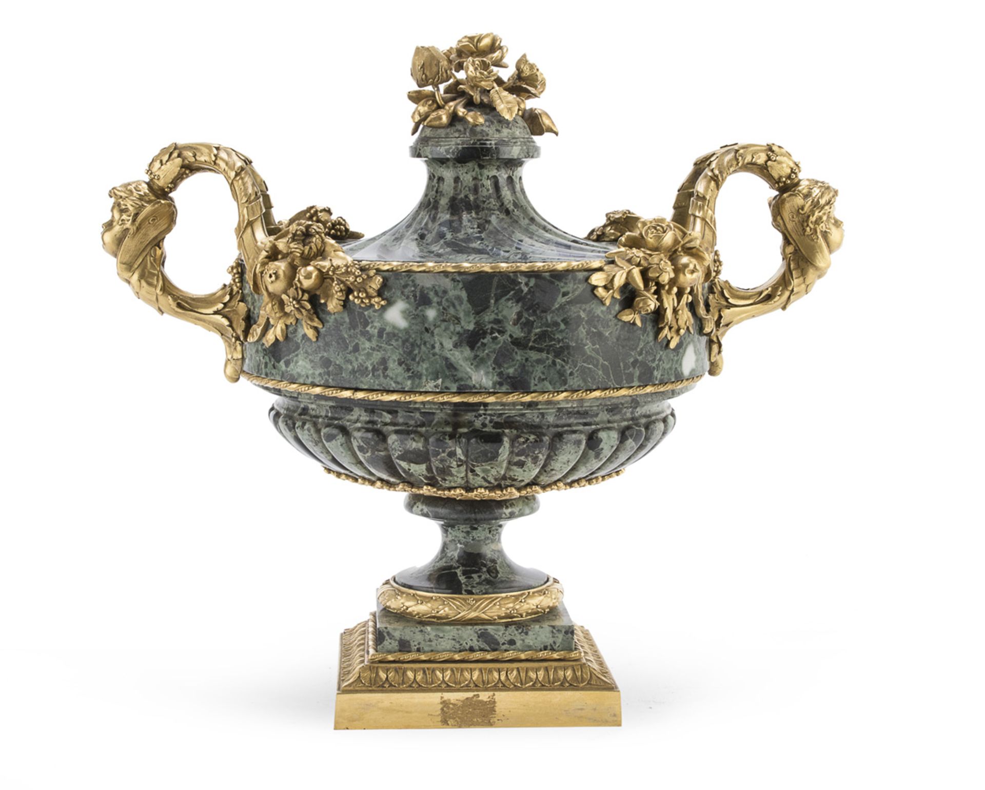 SPLENDID CUP IN GREEN EGYPTIAN GRANITE - FIRST HALF OF THE 19TH CENTURY
