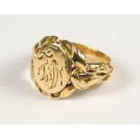 SIGNET RING.