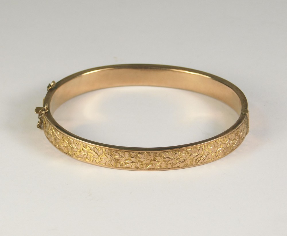 GOLD BANGLE.