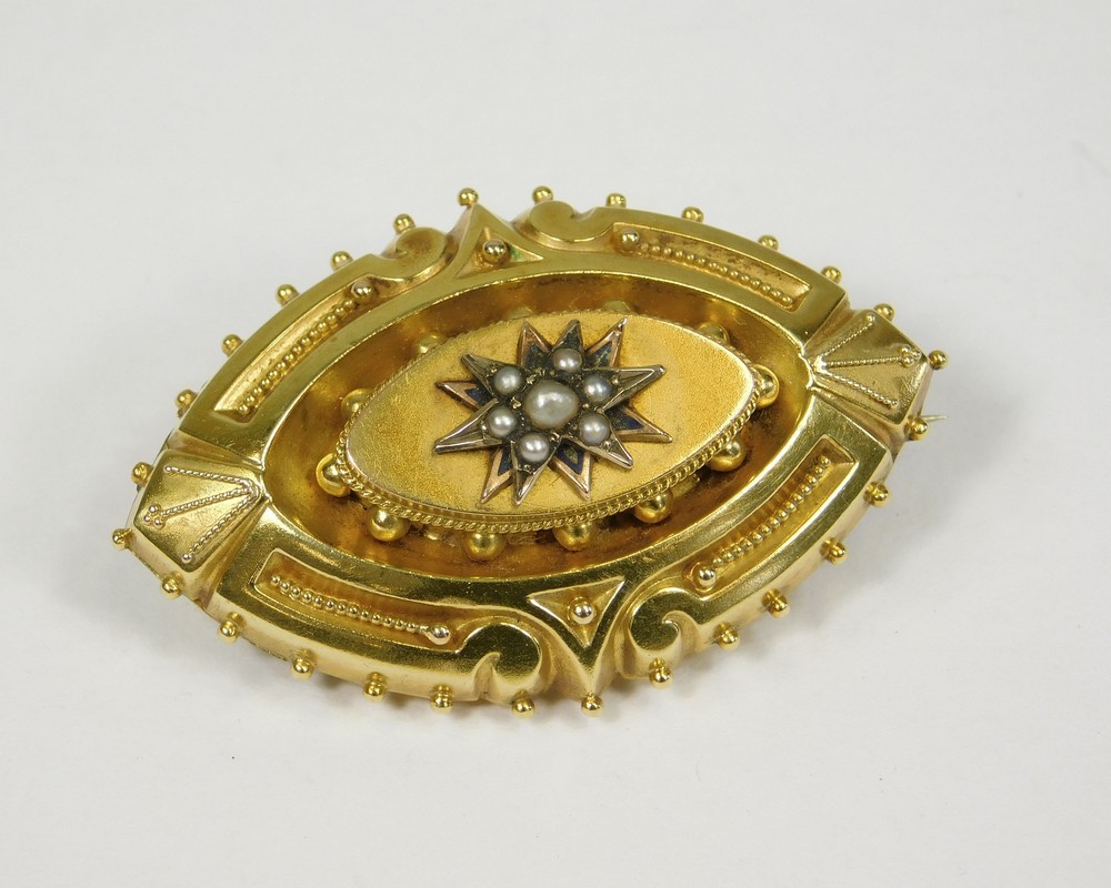 VICTORIAN BROOCH.