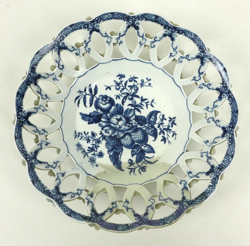 A Caughley Worcester pierced fruit basket bowl, circa 1780, - Image 3 of 7