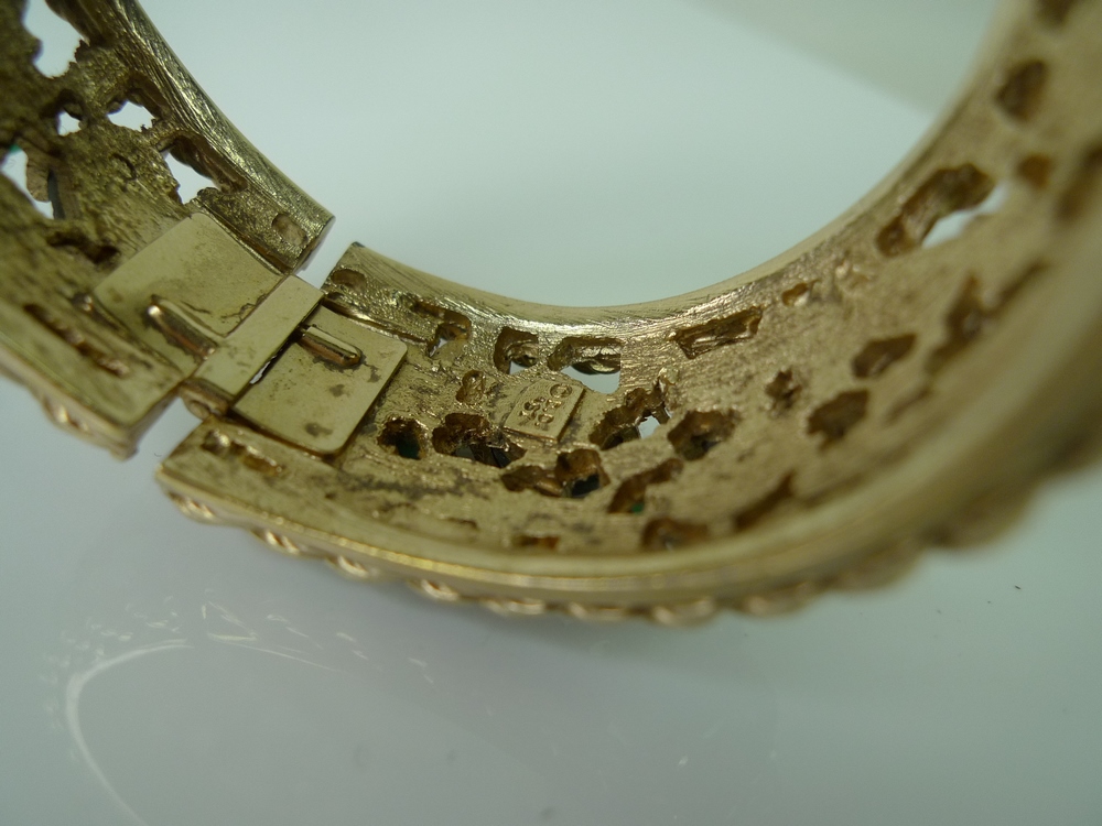 An unusual vintage watch in the form of a cuff bracelet with the face hidden, - Image 5 of 5