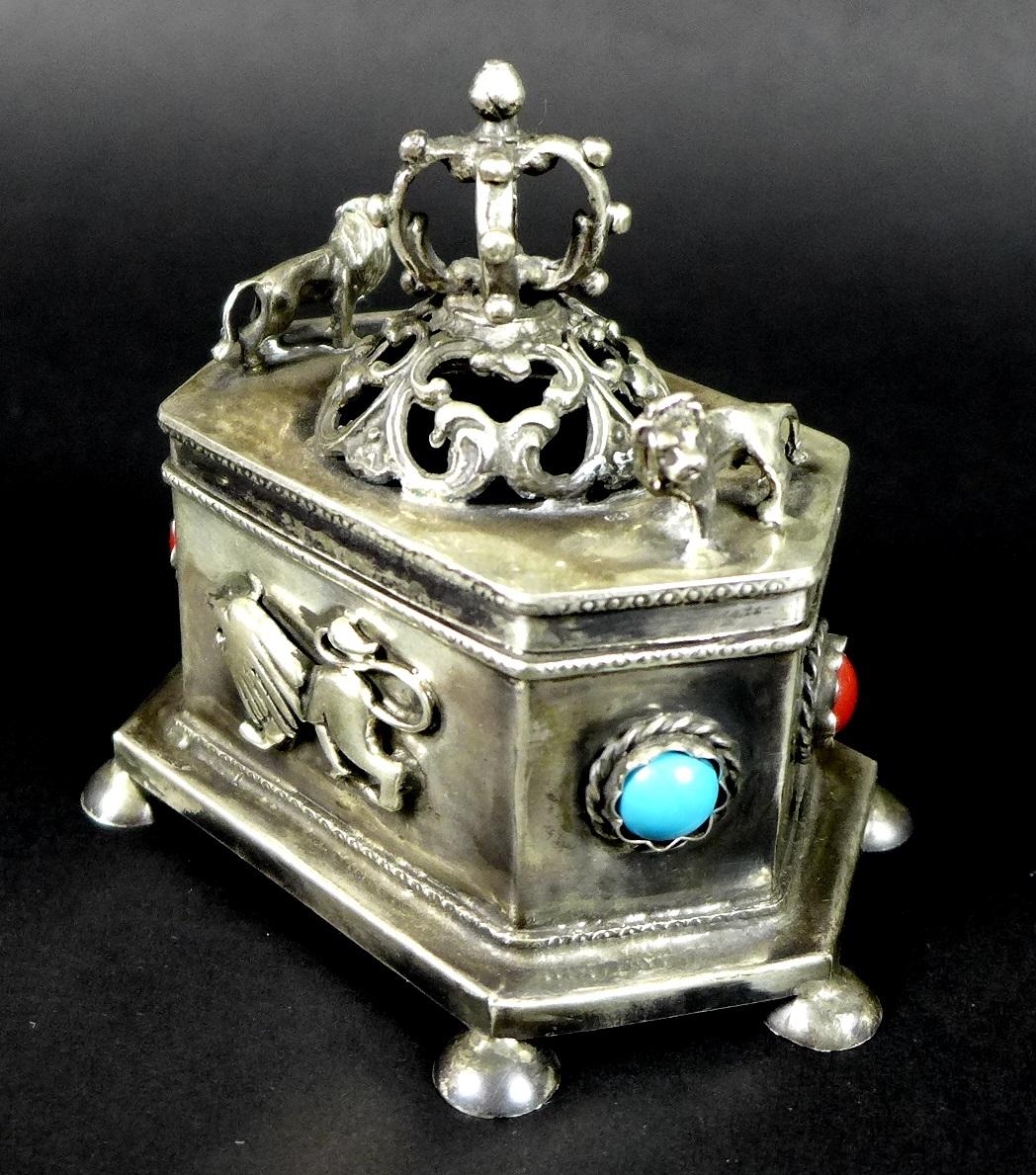 Judaica: a Russian silver hexagonal box, pierced lid with crown flanked by two prowling lions, the - Image 2 of 7
