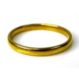 A 22ct gold wedding band, size S, 3.1g