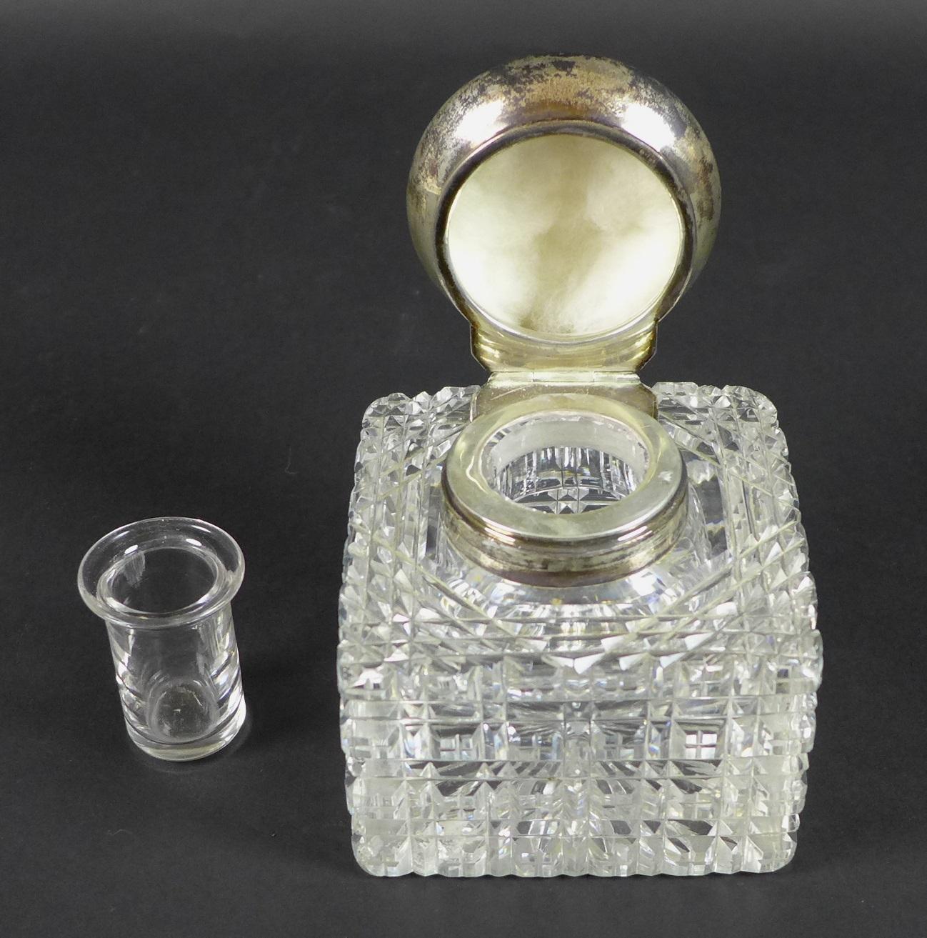 A Victorian silver topped cut glass perfume bottle, by Army & Navy Cooperative Society Ltd, London - Image 2 of 5