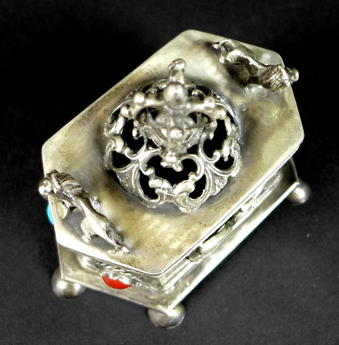 Judaica: a Russian silver hexagonal box, pierced lid with crown flanked by two prowling lions, the - Image 5 of 7