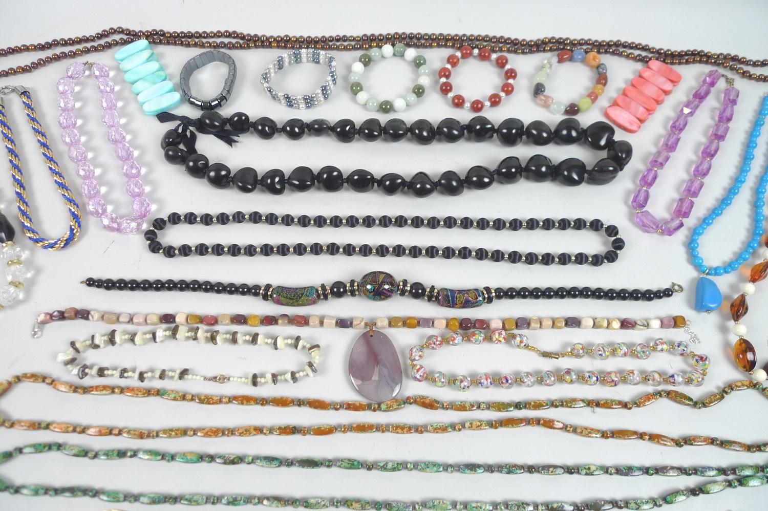 A large quantity of costume jewellery, including various coloured beaded necklaces and bracelets, - Image 5 of 5