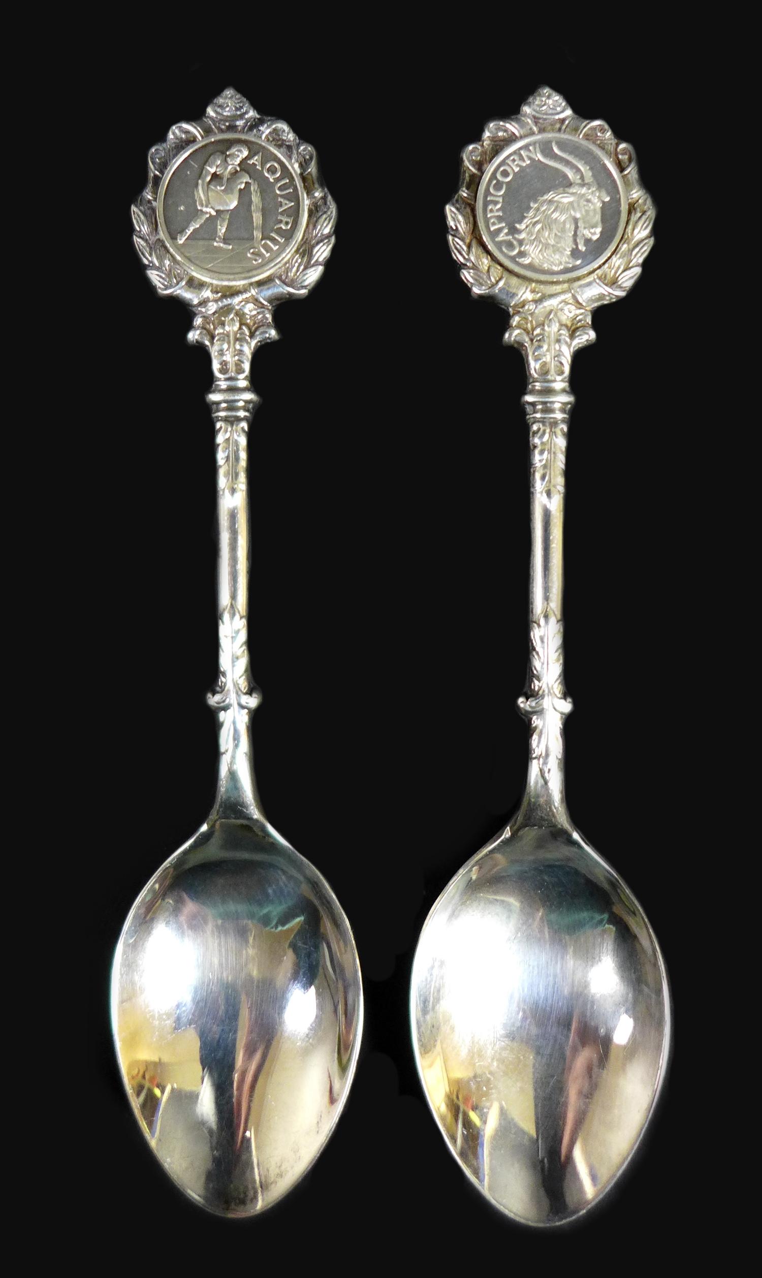 A group of silver, including a Georgian teaspoon, Peter & William Bateman, London 1812, and nine - Image 6 of 8