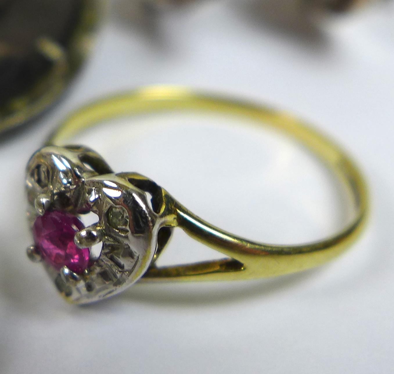 An 18ct gold, platinum and diamond ring, with central platinum heart shaped setting, set with a - Image 3 of 5