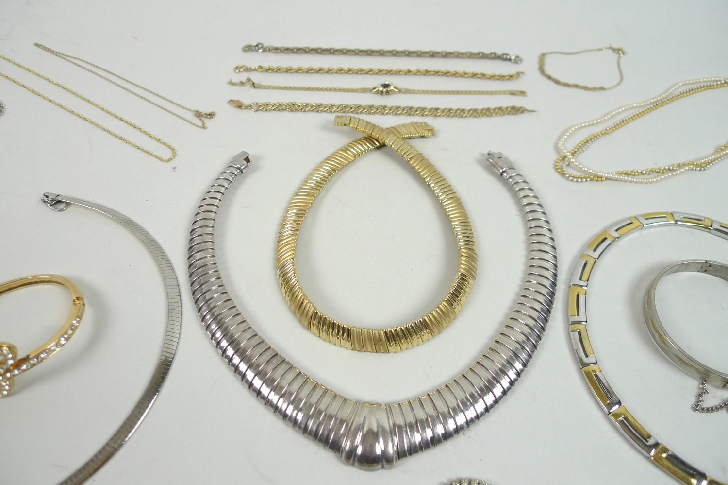 A quantity of silver, yellow and white metal costume jewellery, including several diamante items and - Image 5 of 7