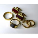 A group of six pieces of 9ct gold jewellery, comprising a wedding ring, size Z, a signet ring