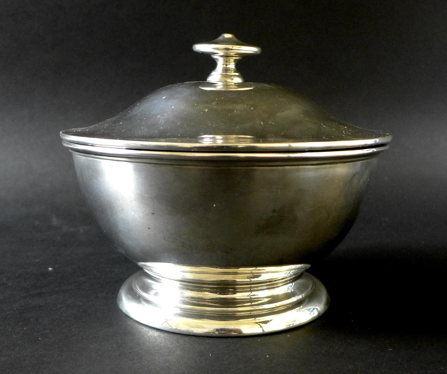 A George V silver circular lidded bowl, with 'MARY' engraved upon its lid, raised upon a circular - Image 3 of 5