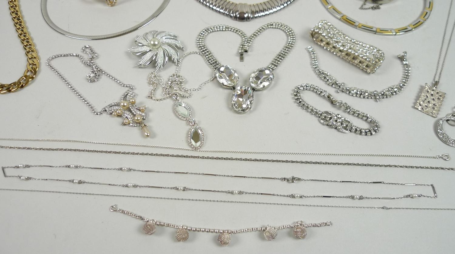 A quantity of silver, yellow and white metal costume jewellery, including several diamante items and - Image 7 of 7