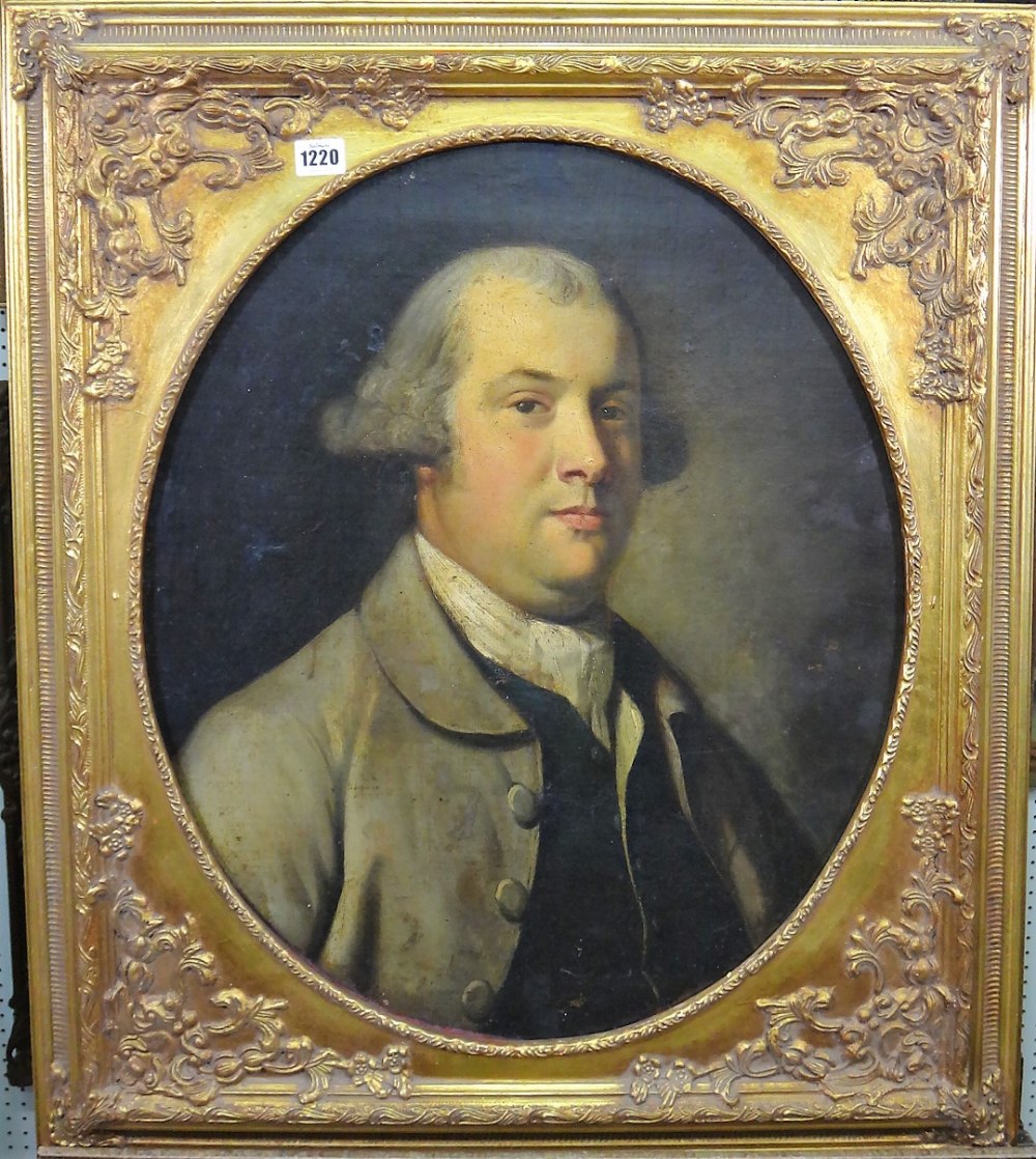 English School (late 18th century), Portrait of a gentleman, oval, 59cm x 49cm. - Image 2 of 3