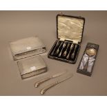 A set of six silver cake forks, Birmingham 1928, weight 80 gms, with a case, two tea knives,