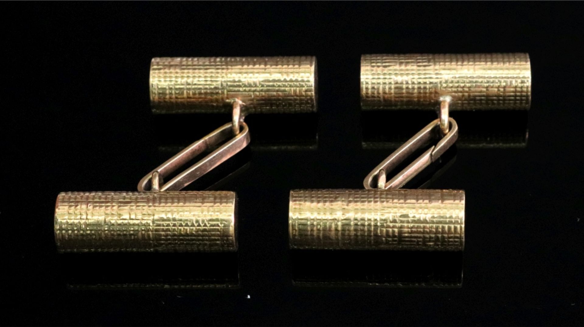 A pair of 9ct gold cuff links, Kutchinsky, London 1966, with textured cylindrical baton links, 9gms,