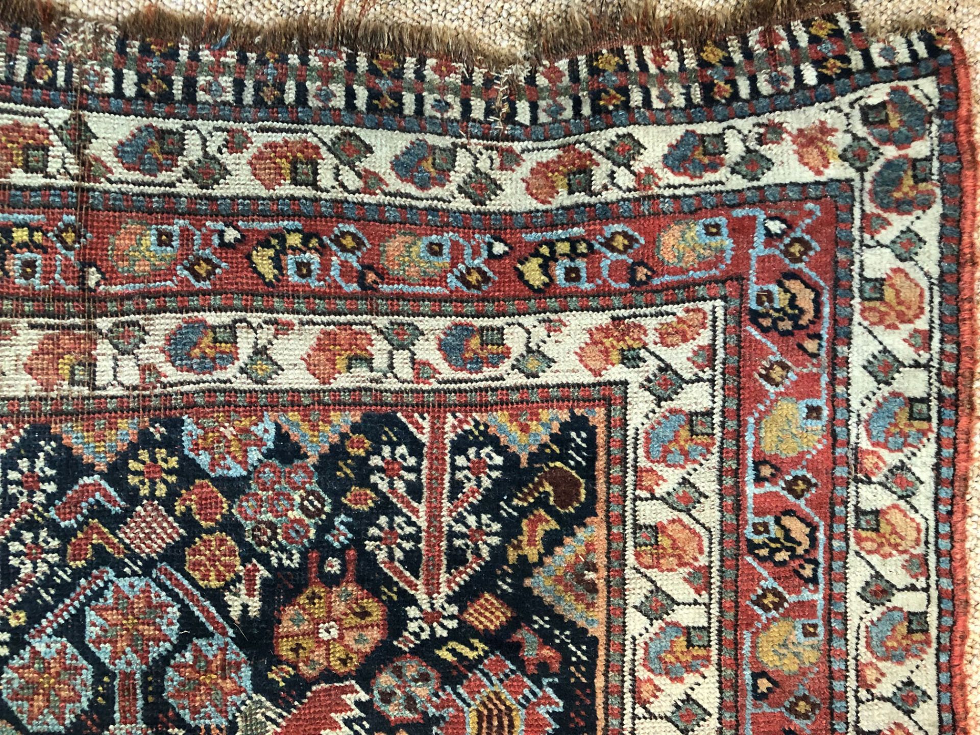 A Shiraz rug, with three joined lozenges, 220 x 156cm. - Image 3 of 6