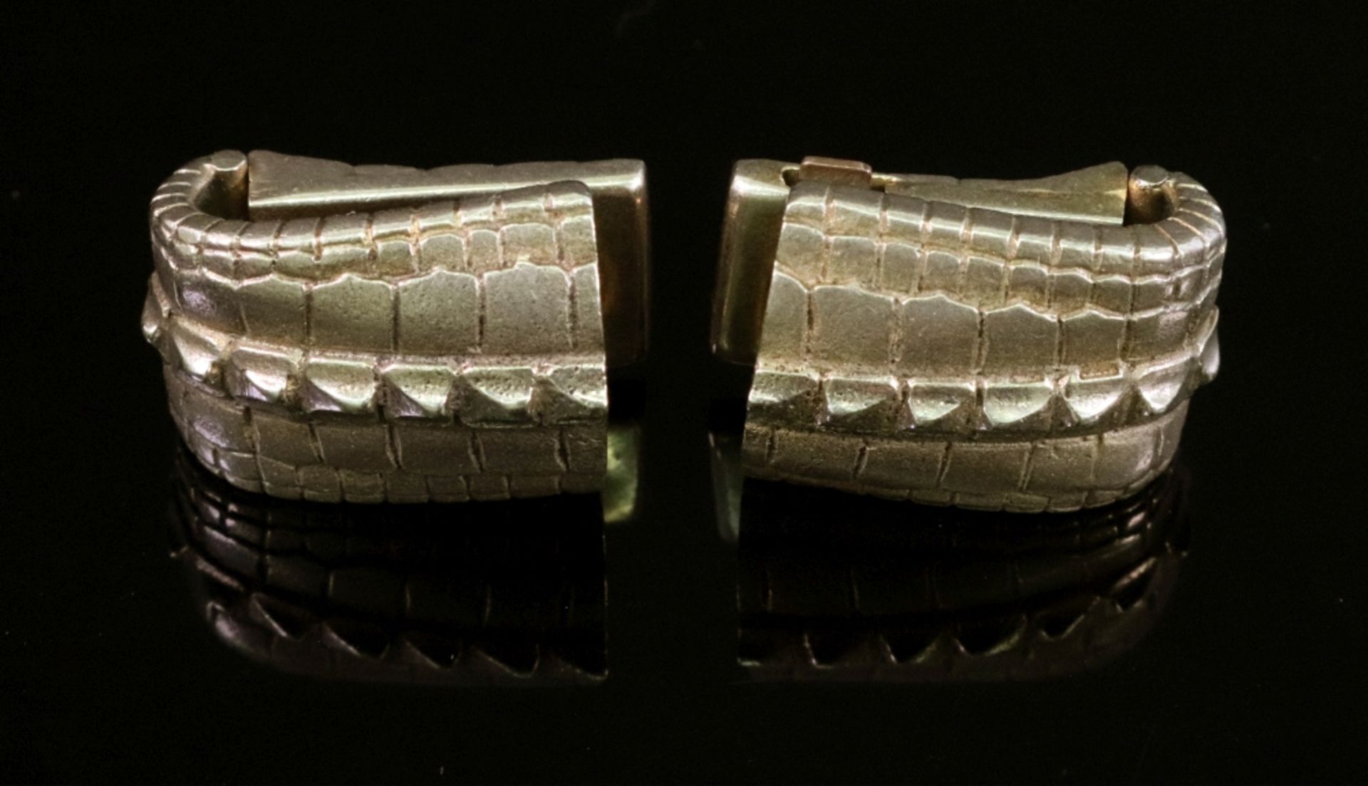 A pair of 9ct gold cufflinks, Asprey, London 1968, simulating crocodile, 18.6gms, 2cm wide.