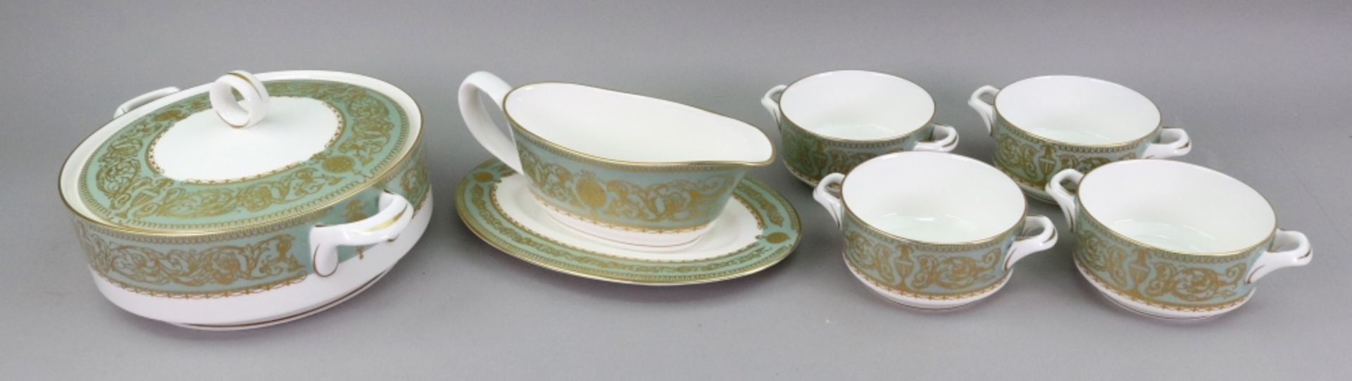 A Royal Worcester Balmoral 43 piece dinner service, including a pair of tureens, - Bild 2 aus 2