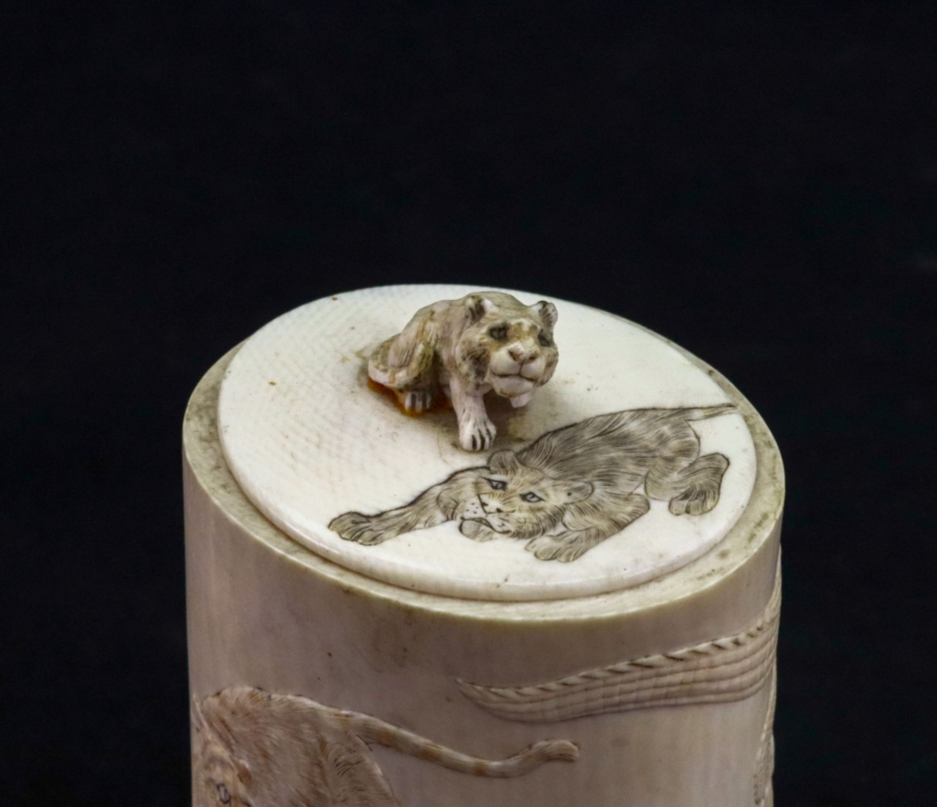 A Japanese ivory tusk box and cover, Meiji period, - Image 8 of 11