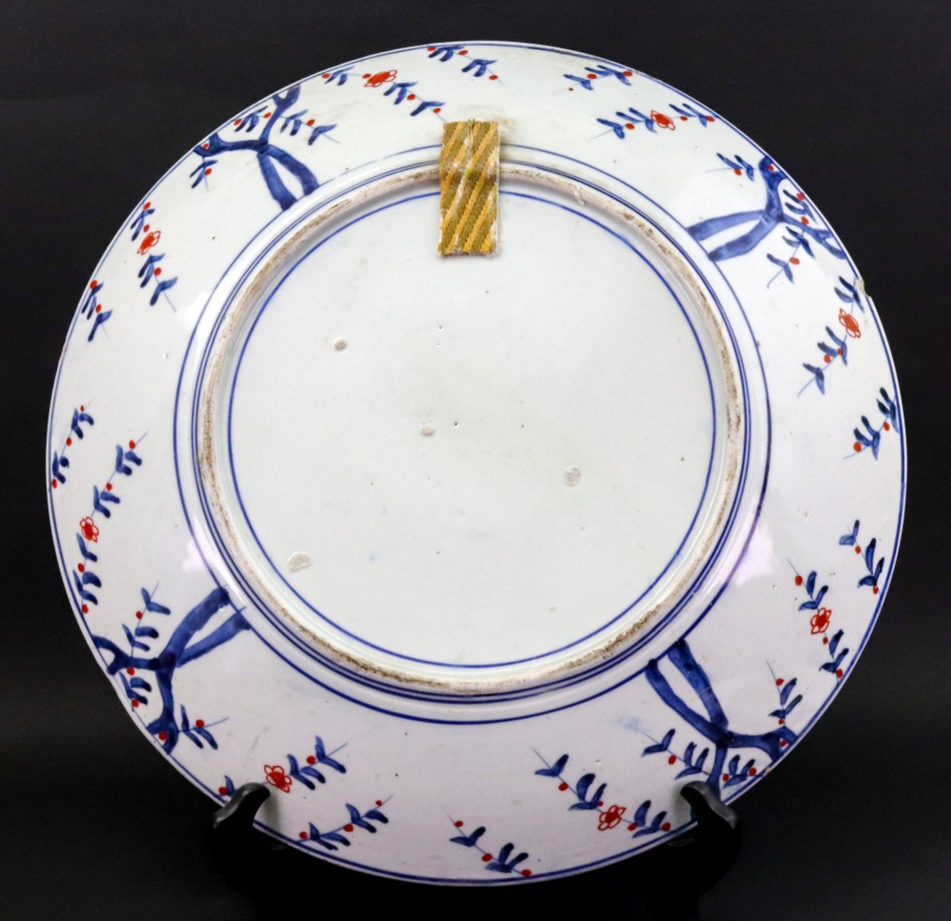 A large Japanese Imari dish, Meiji period, painted with a central basket of flowers, - Image 2 of 2