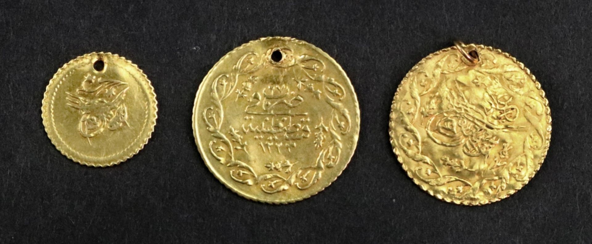 Turkey, Mahmud II (AH 1223-1255; 1808-1839), Gold 1/4-Altin, year 7; other Rumi Altins, 2, (3).