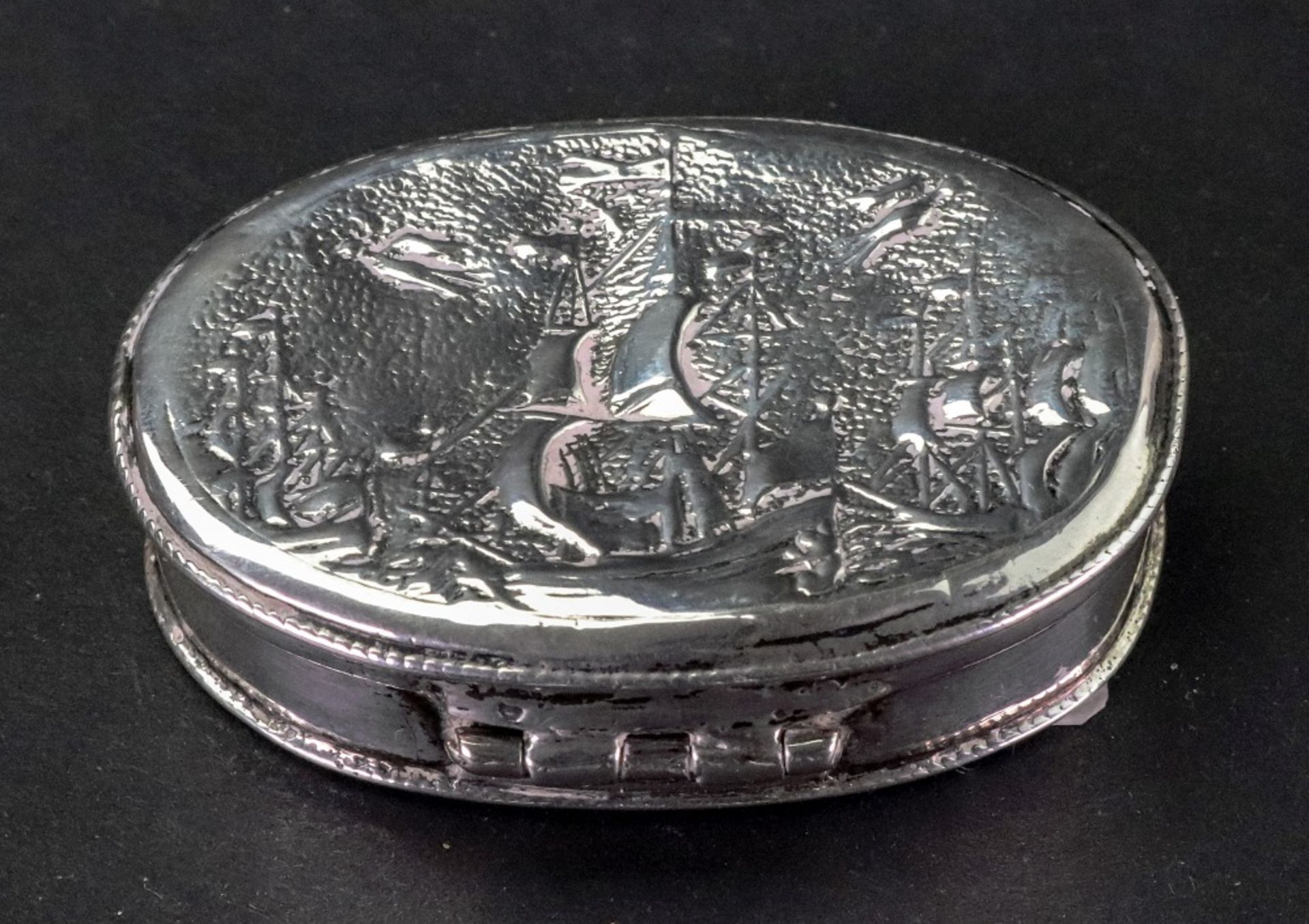 A small Dutch oval silver box, late 18th/early 19th century, - Image 2 of 2