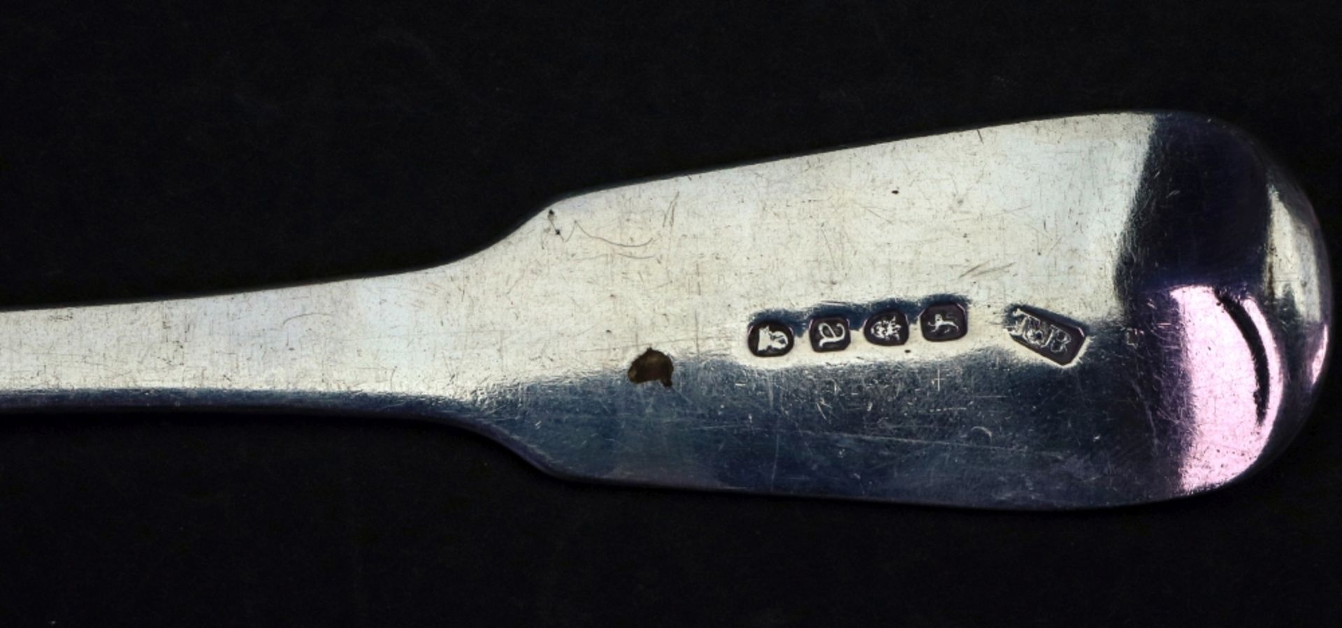 A George III silver fiddle pattern basting spoon, Thomas Barker, London 1816, 4ozs, initialled 'K'. - Bild 2 aus 2