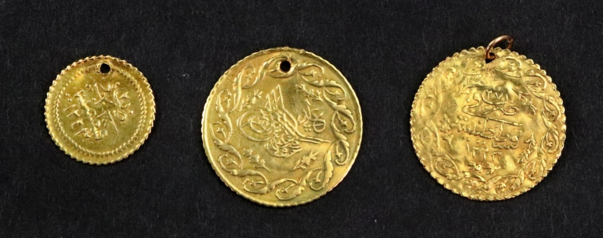 Turkey, Mahmud II (AH 1223-1255; 1808-1839), Gold 1/4-Altin, year 7; other Rumi Altins, 2, (3). - Image 2 of 2