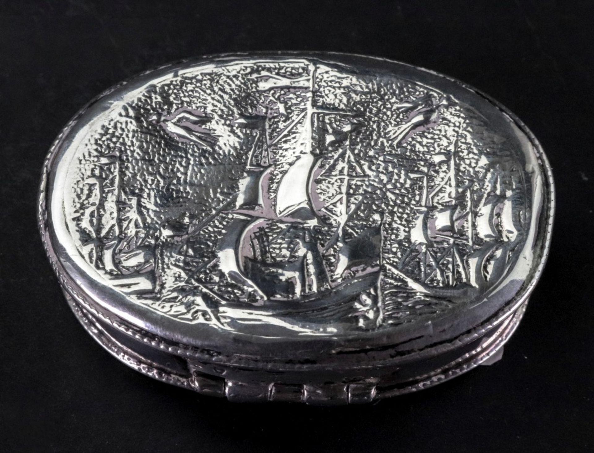A small Dutch oval silver box, late 18th/early 19th century,