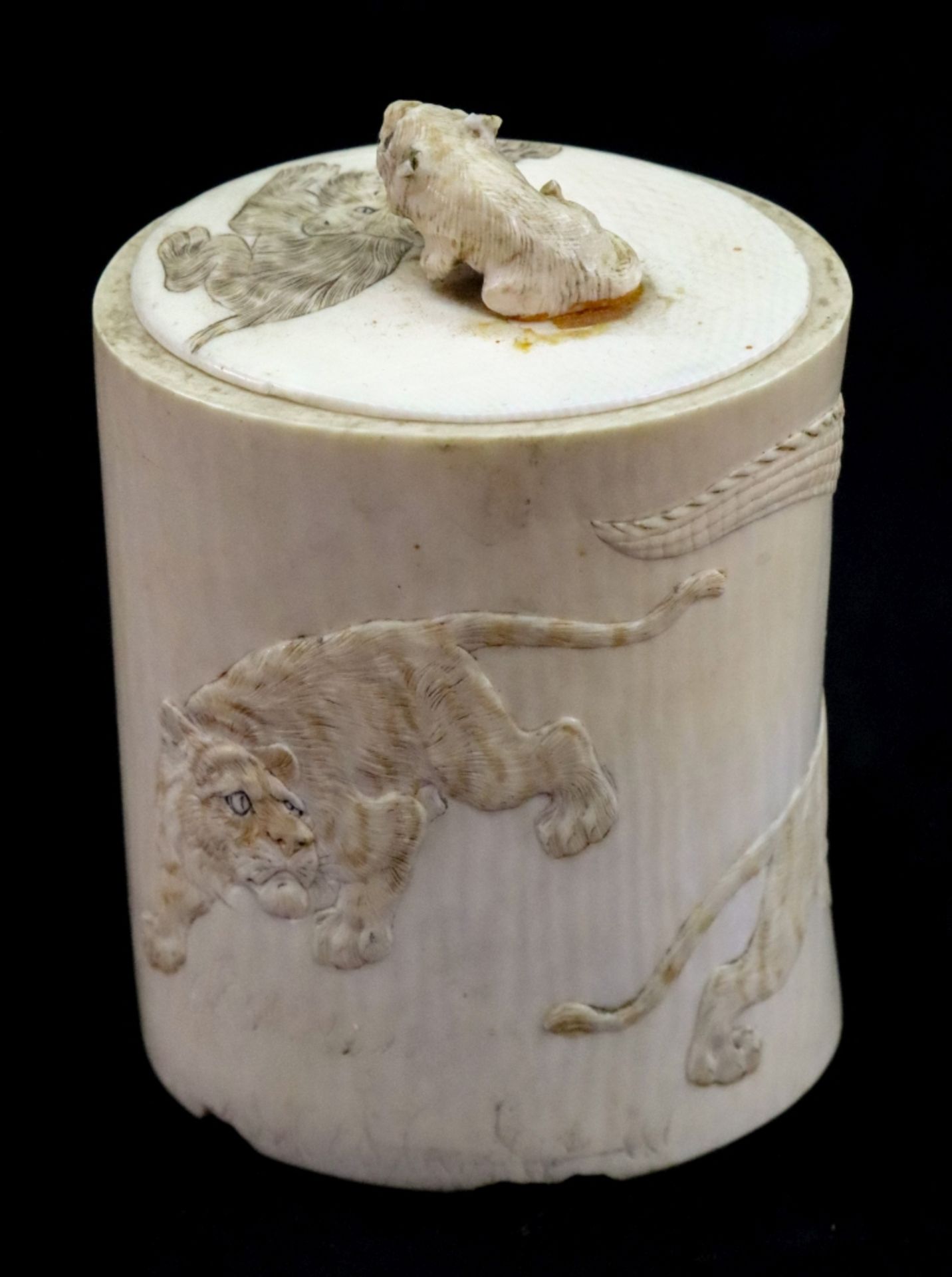 A Japanese ivory tusk box and cover, Meiji period, - Image 3 of 11