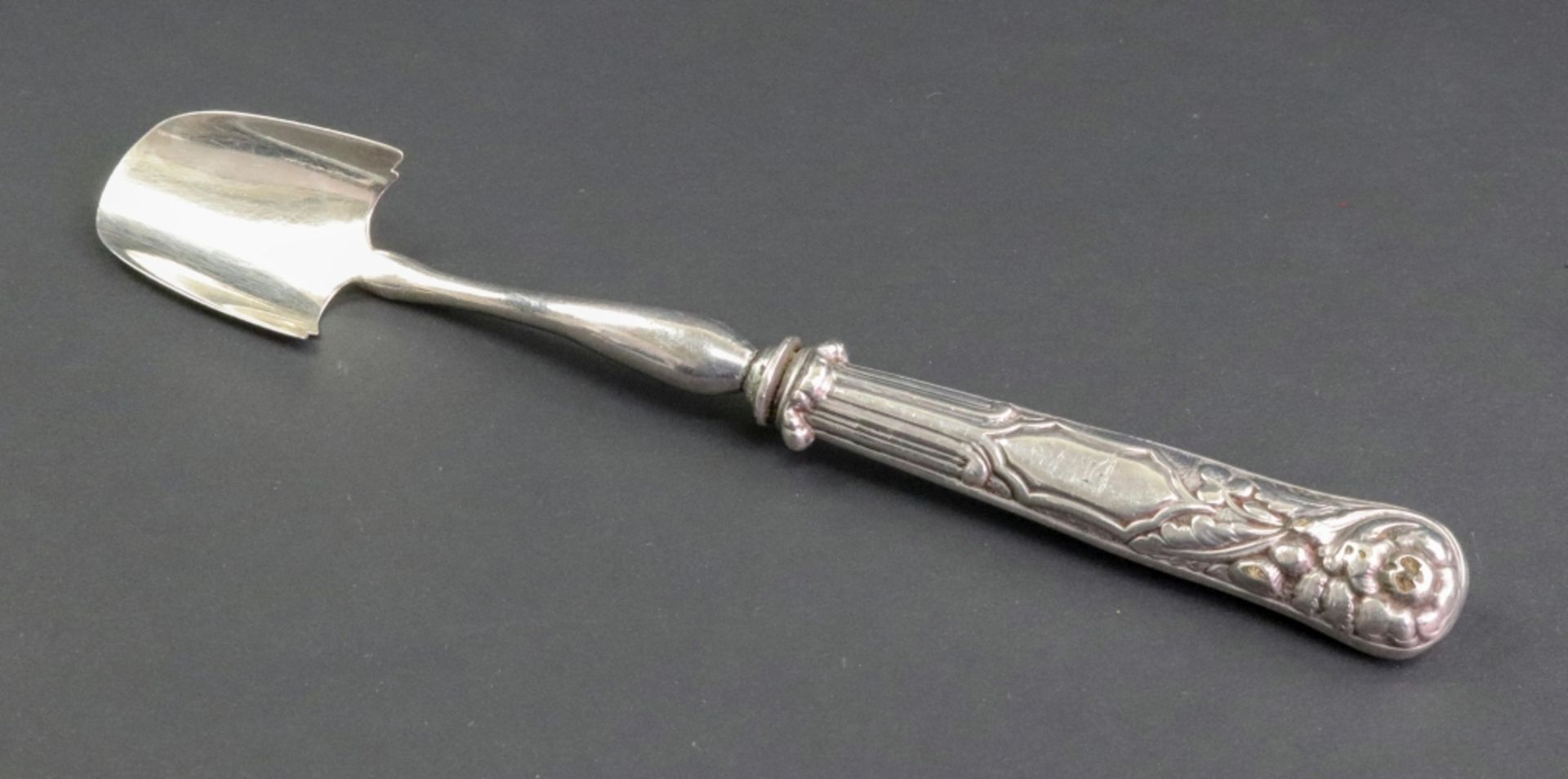 A George IV silver stilton cheese scoop, R.