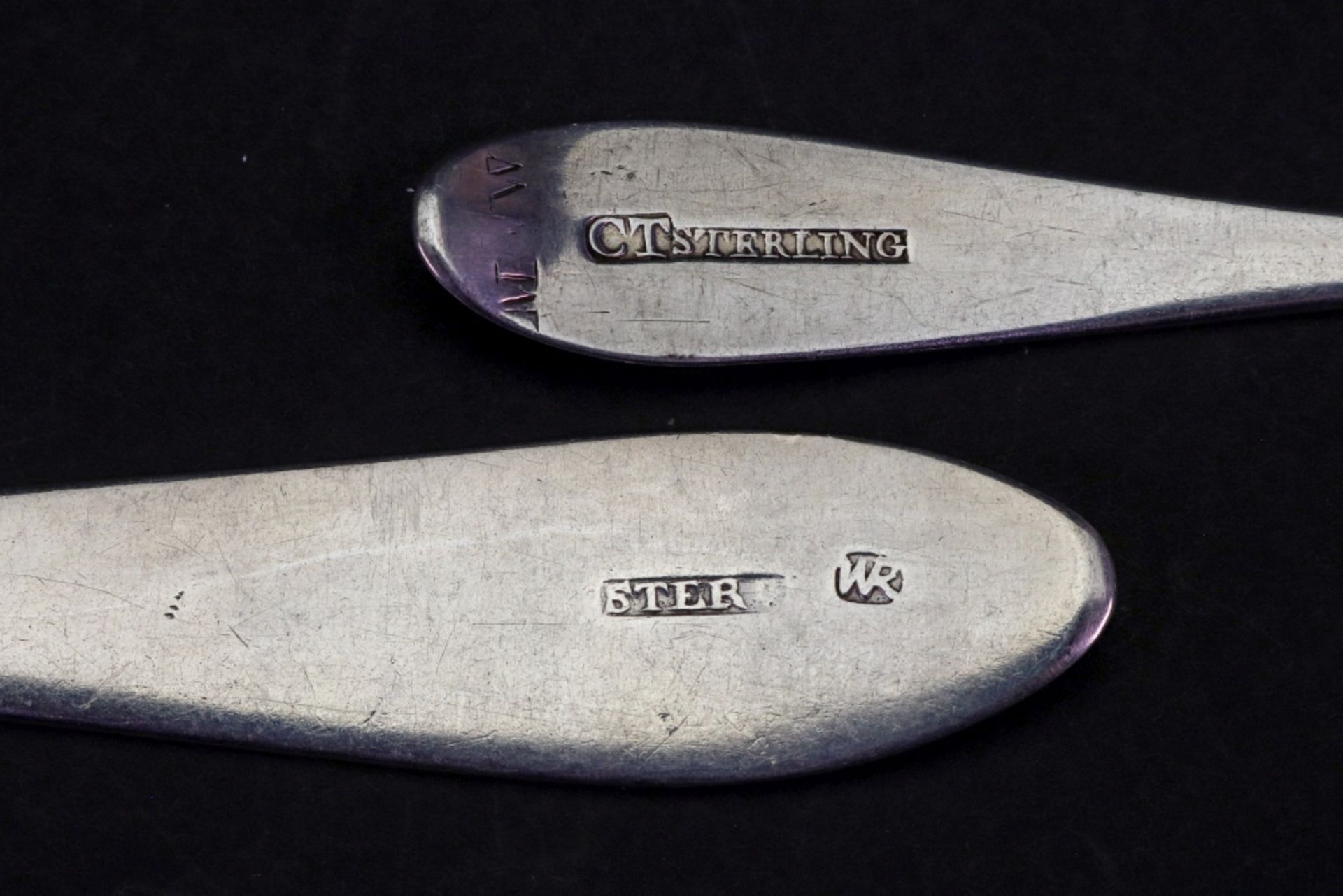 A George III Irish silver pointed end tablespoon, William Reynolds, Cork, circa 1760, 23. - Bild 2 aus 2