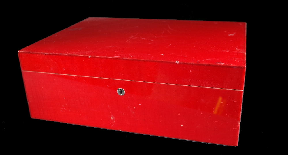 Elle Bleu Paris; a 20th century red lacquer humidor, 40cm wide.