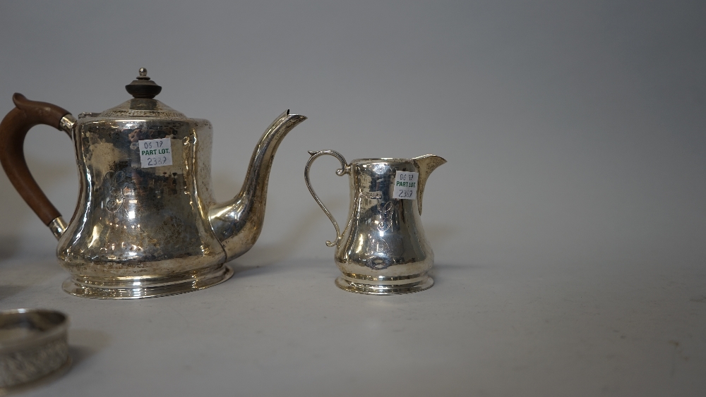 A George V silver four piece tea set, comprising; a teapot, a hot water jug, - Image 3 of 6