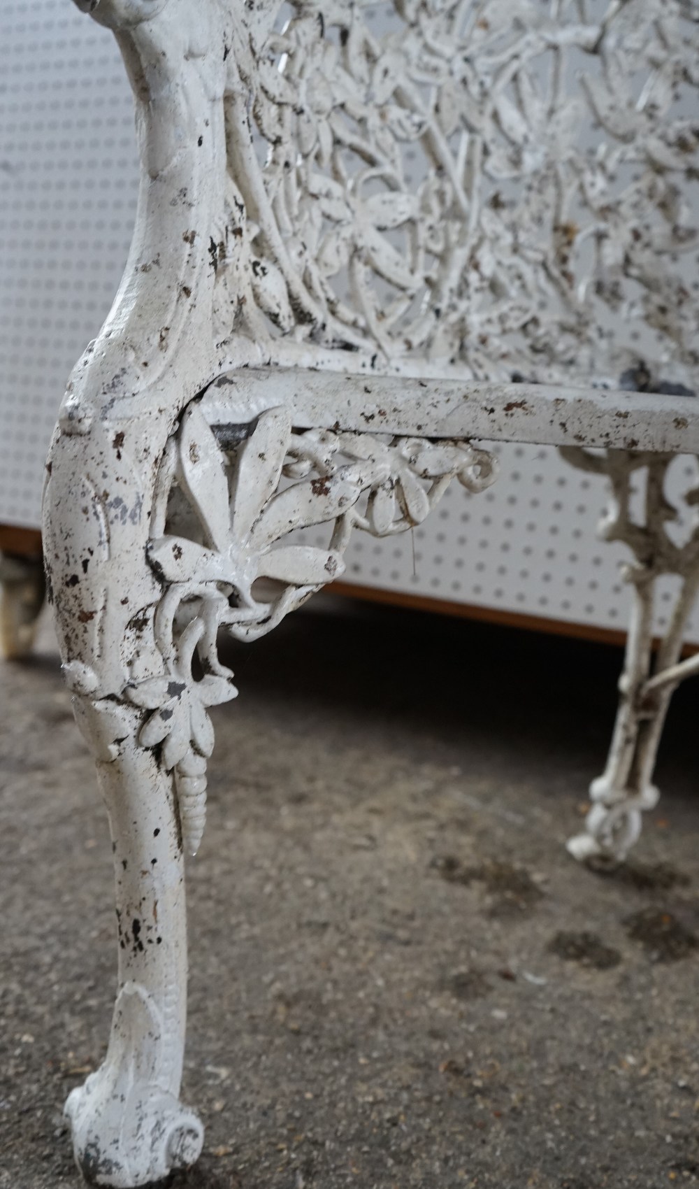 A pair of white painted Coalbrookdale style cast aluminum shaped benches, - Image 4 of 5