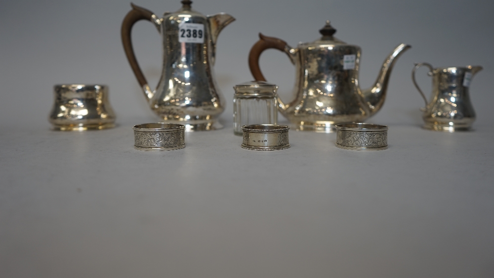 A George V silver four piece tea set, comprising; a teapot, a hot water jug, - Image 2 of 6