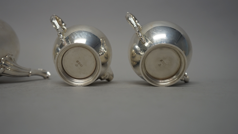 A Elizabeth II silver four piece tea set, comprising; a coffee pot, teapot, - Image 5 of 7