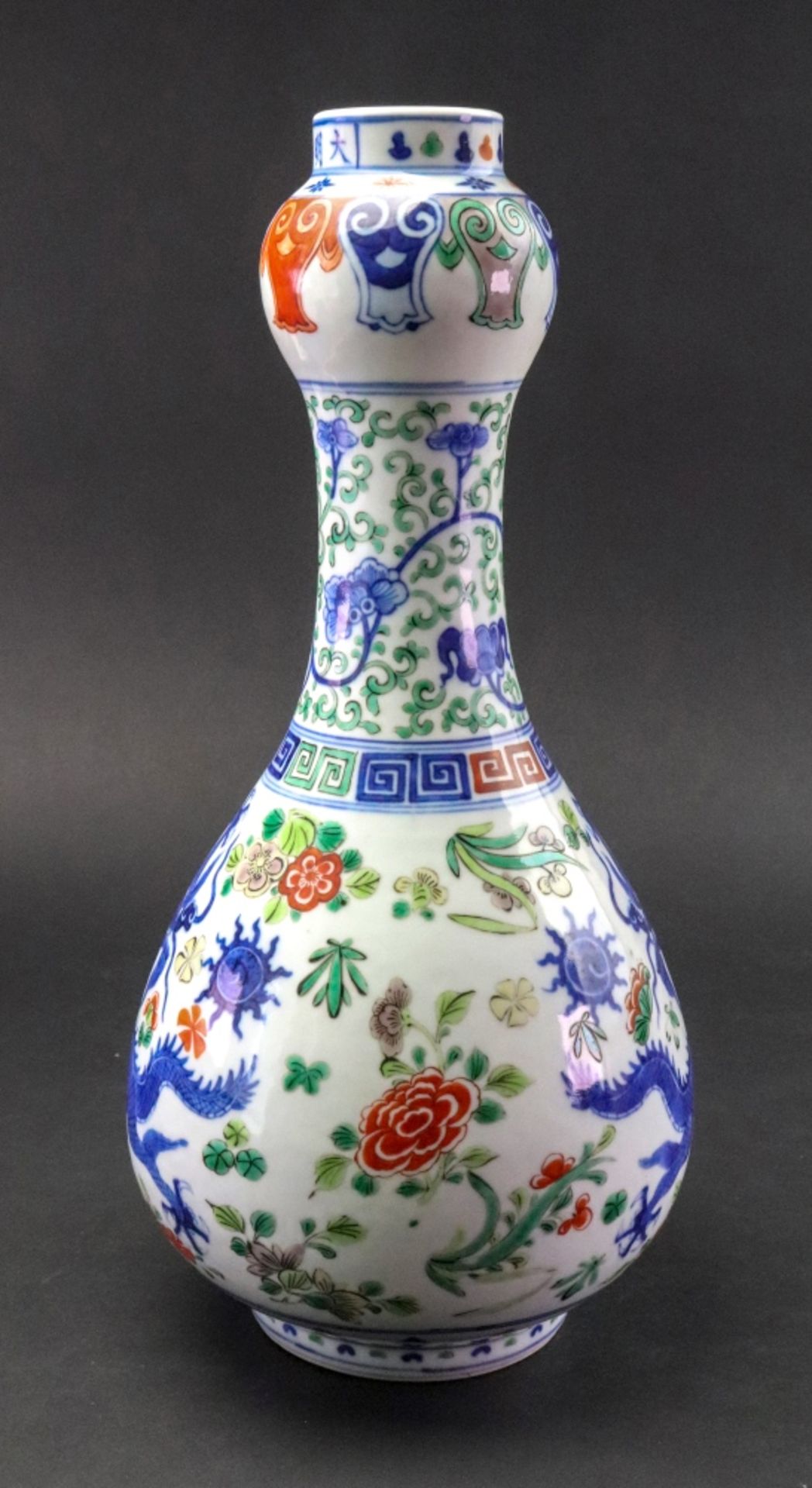 An elaborate Wucai garlic vase, in Wanli period style, with a tall ovoid body, - Image 2 of 5