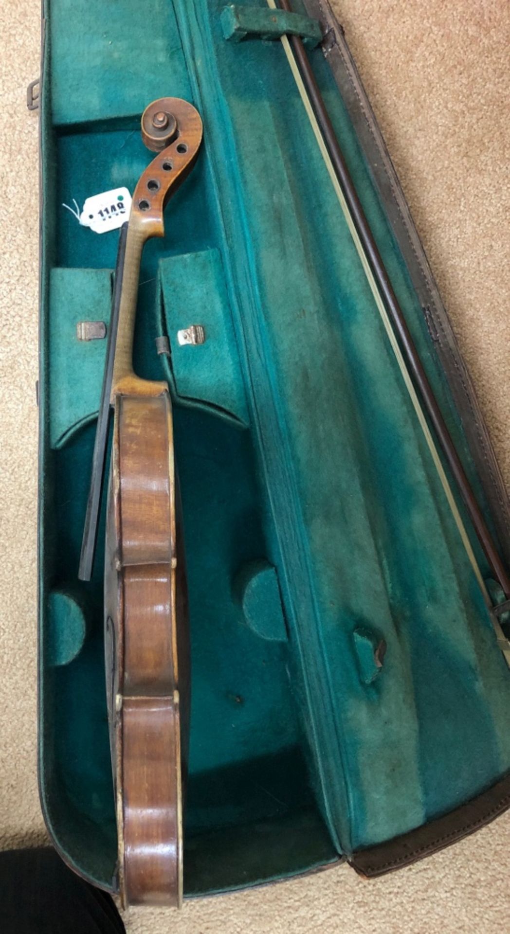 A violin, 60.5cm long, together with a bow in fitted Reliance leather carrying case. - Bild 3 aus 9