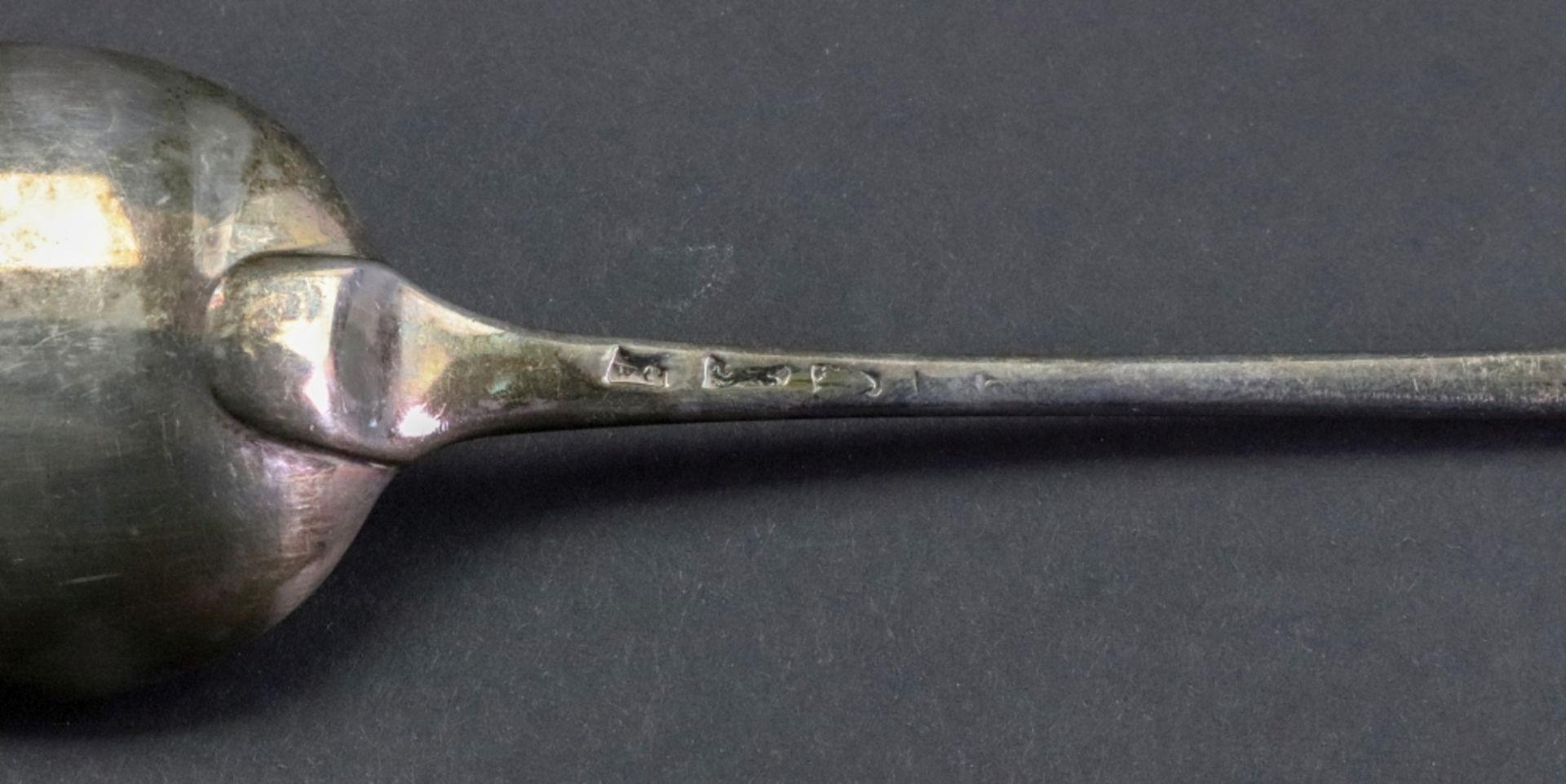 A George III silver Old English pattern basting spoon, Thomas and William Chawner, circa 1770, 3ozs, - Bild 2 aus 2