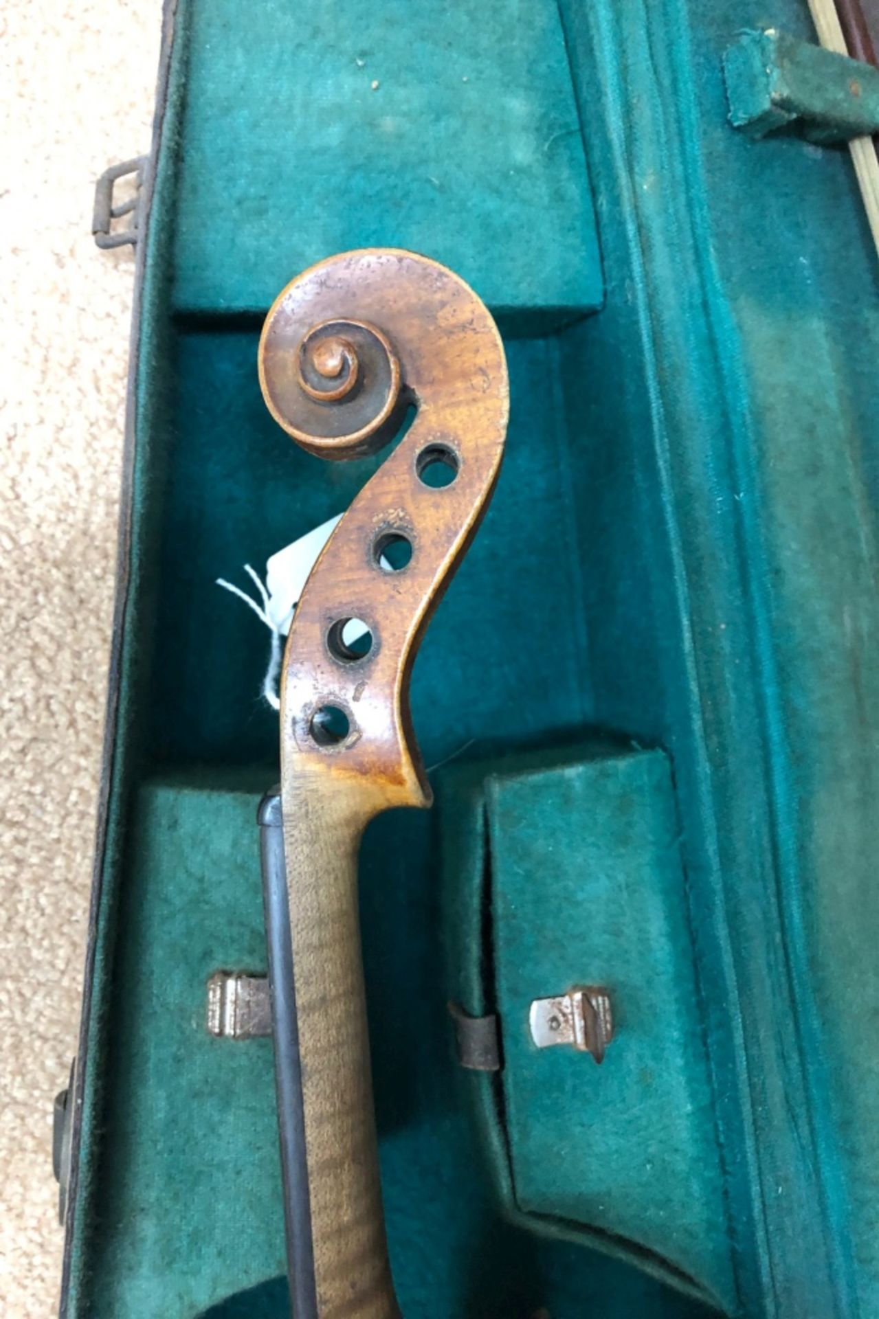 A violin, 60.5cm long, together with a bow in fitted Reliance leather carrying case. - Bild 5 aus 9