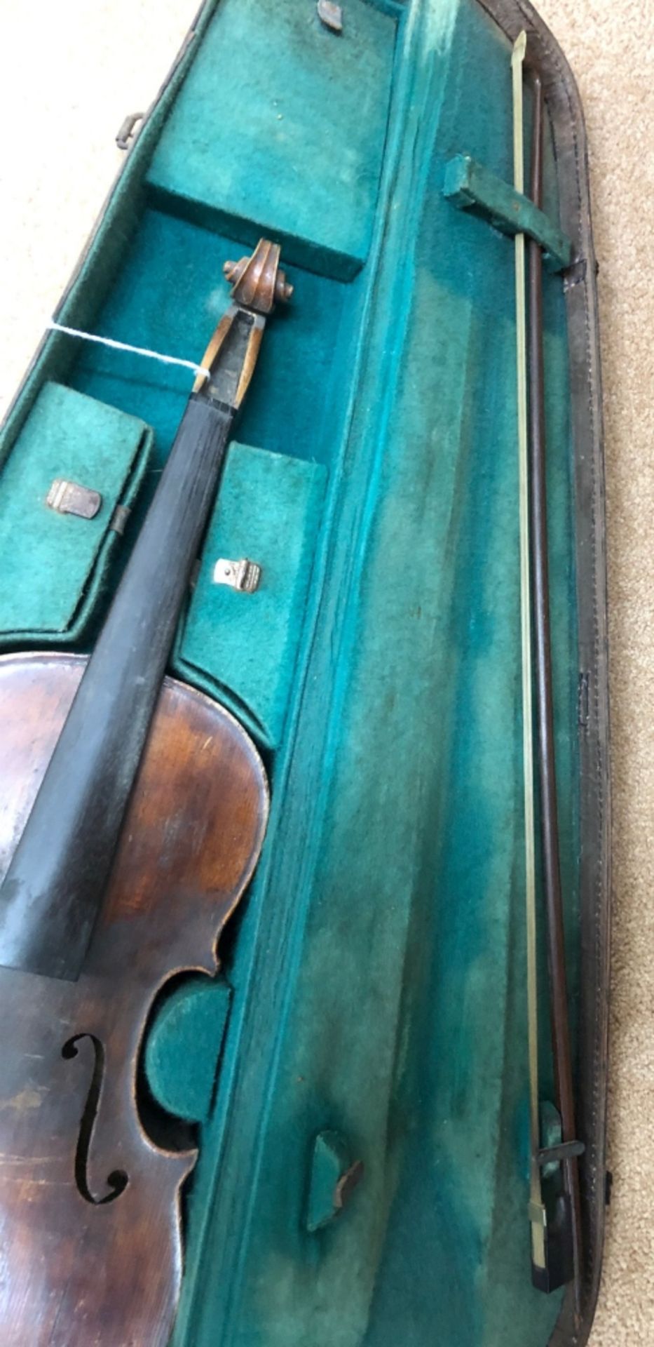 A violin, 60.5cm long, together with a bow in fitted Reliance leather carrying case. - Bild 6 aus 9