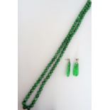 A single row necklace of graduated spherical jade beads,