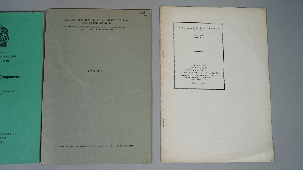 MEDICAL PAMPHLETS: a collection of fifteen publications, some with photo. - Image 5 of 6
