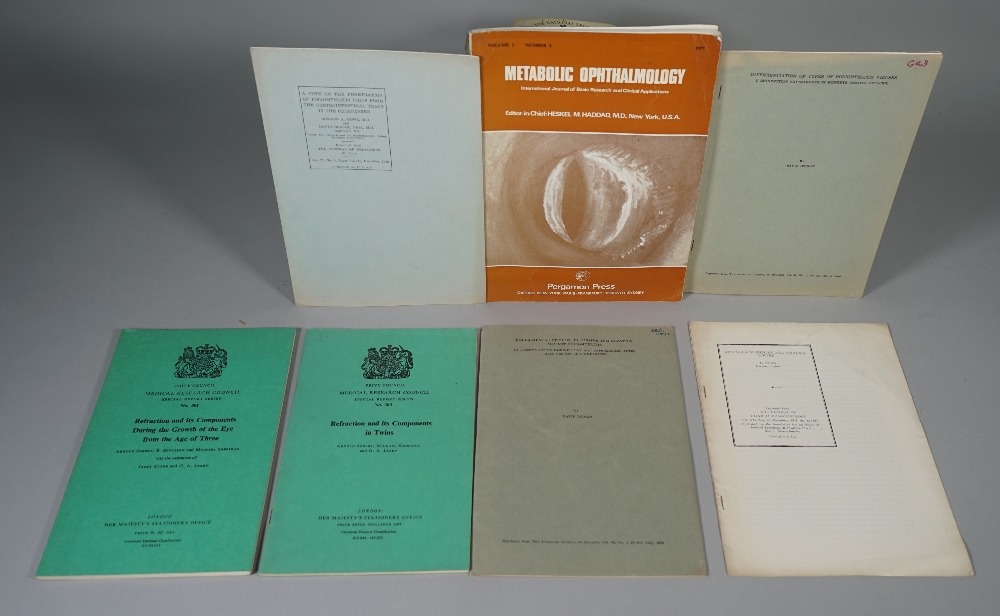 MEDICAL PAMPHLETS: a collection of fifteen publications, some with photo. - Image 3 of 6