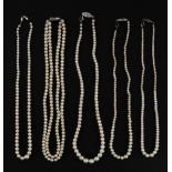 A single strand cultured pearl necklace, graduating from 7.53 to 3.