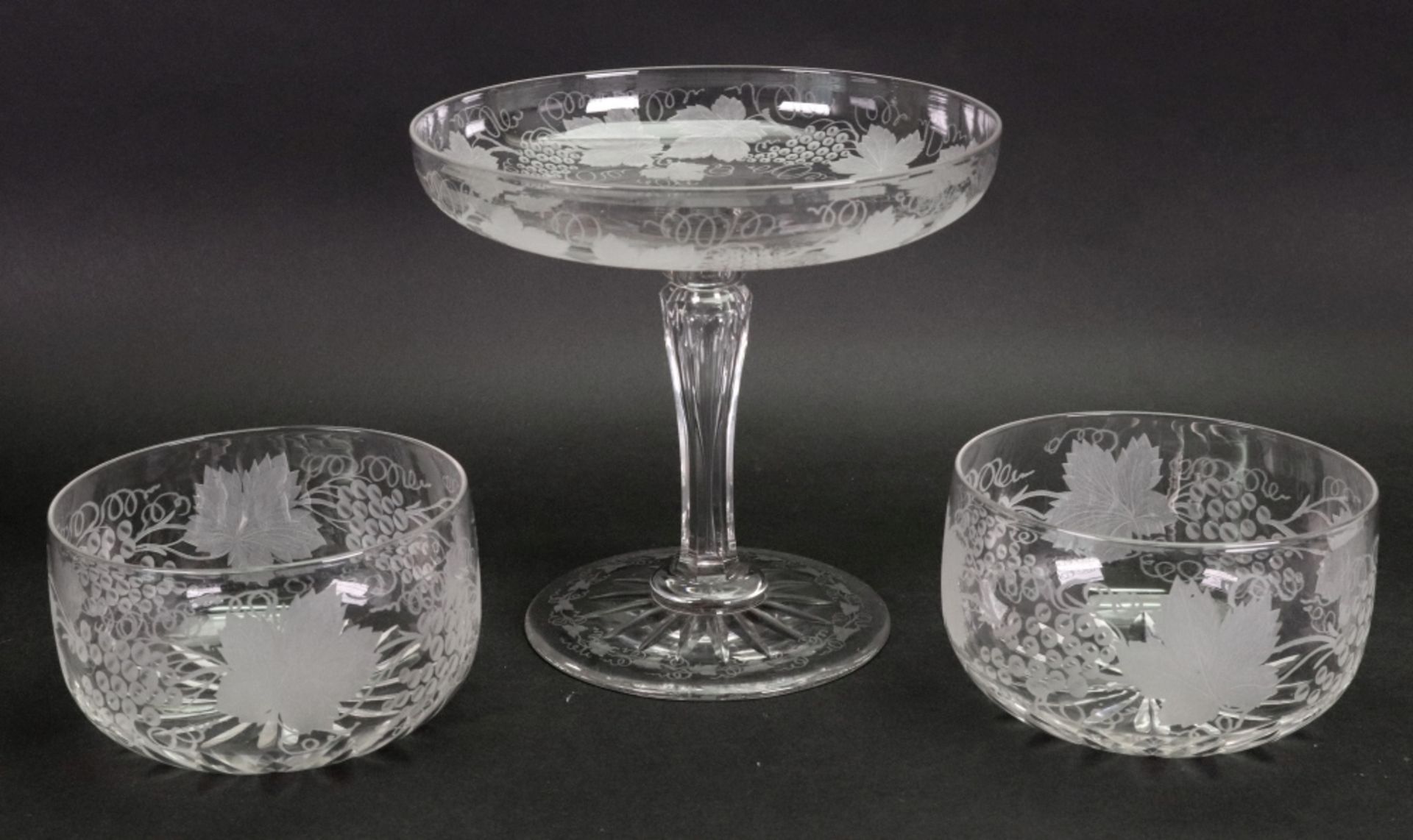 A set of 10 fruiting vine etched glass finger bowls, with star cut bases,