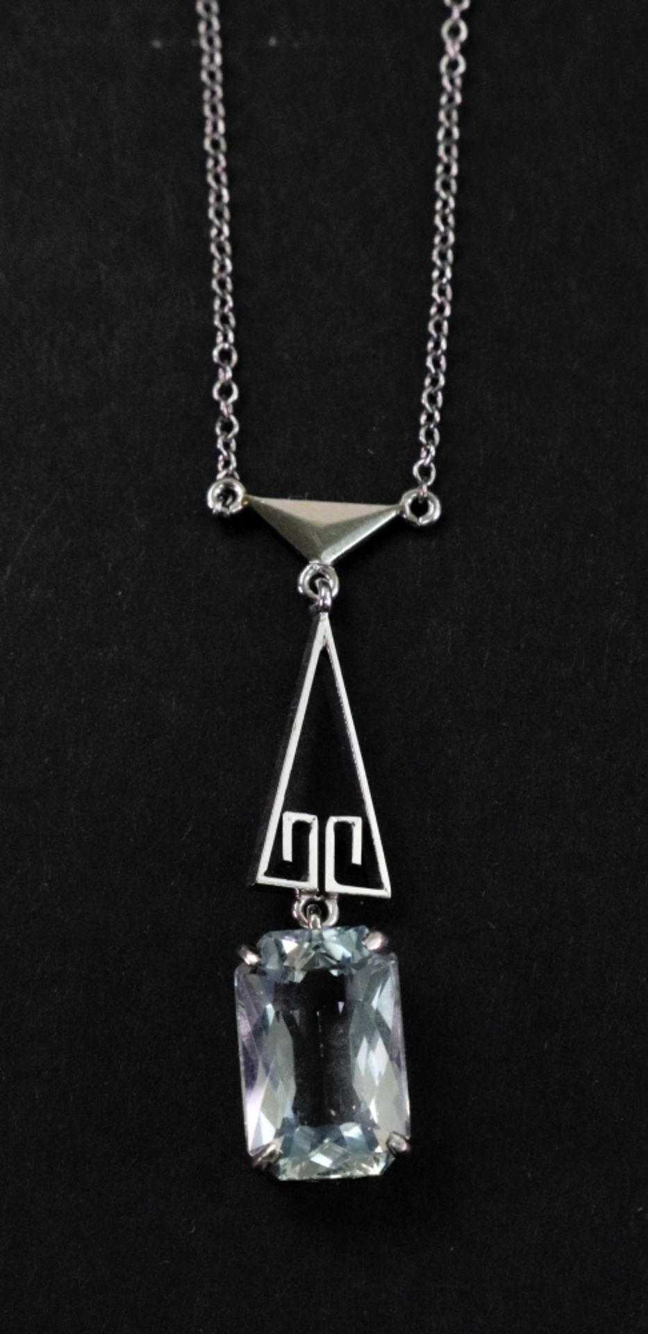 An aquamarine pendant necklace,