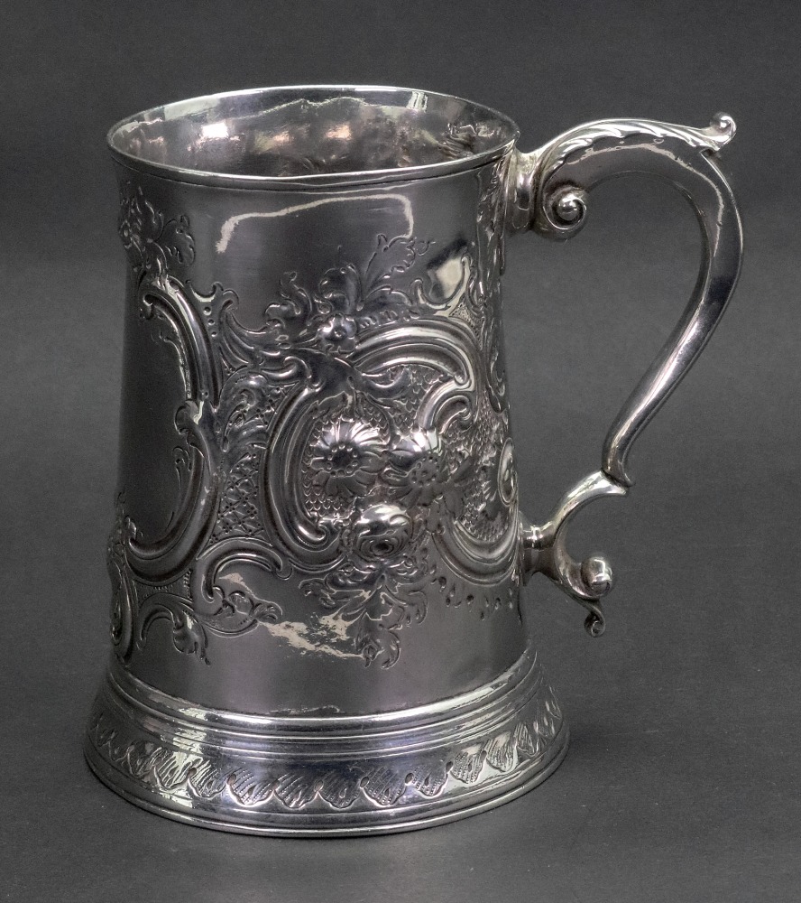 A George III silver mug, London 1790, makers mark R E, of tapering circular form on a skirted foot,